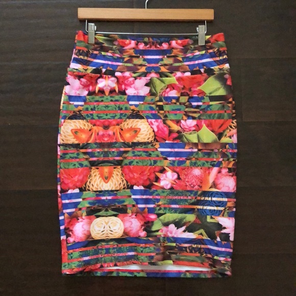 LulaRoe Outfit size Medium Irma Top + Cassie Skirt - Picture 4 of 5
